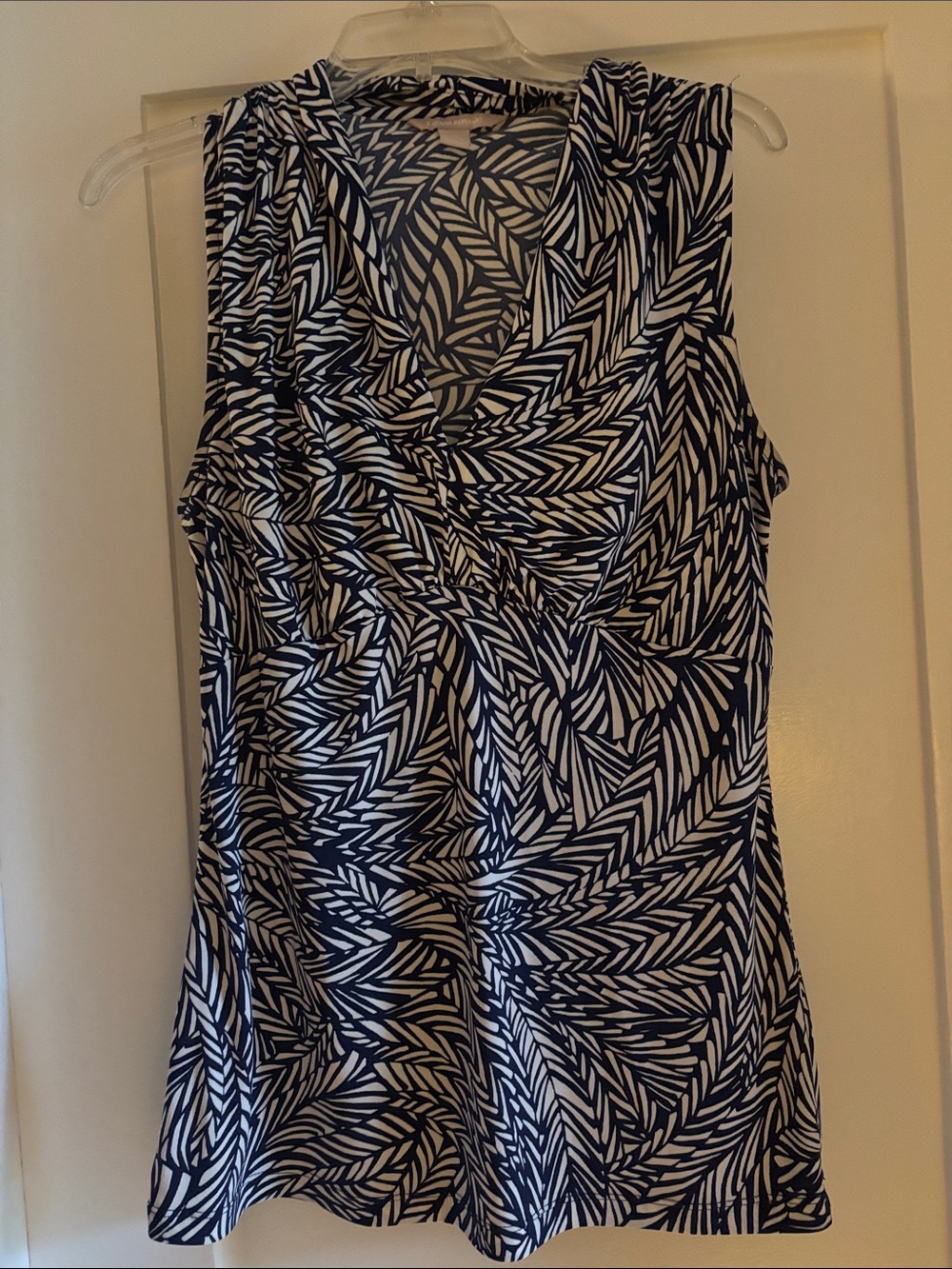 Banana Republic Sleeveless Blue White Leaf-Print V-Neck Top